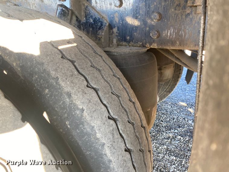 image for item JW9198 2002 Western Star 4900  crane truck