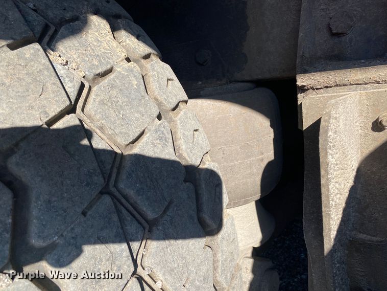 image for item JW9198 2002 Western Star 4900  crane truck