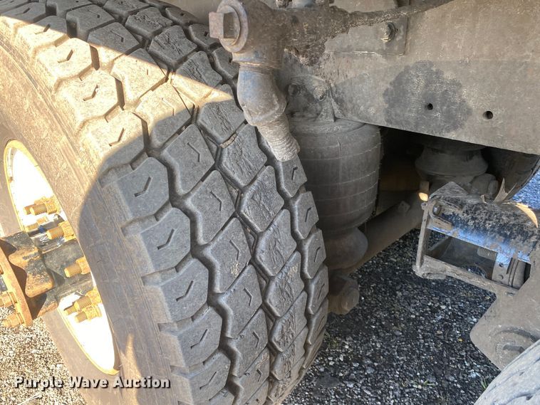 image for item JW9198 2002 Western Star 4900  crane truck