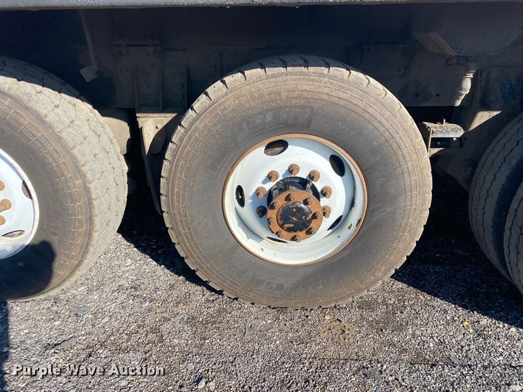 image for item JW9198 2002 Western Star 4900  crane truck