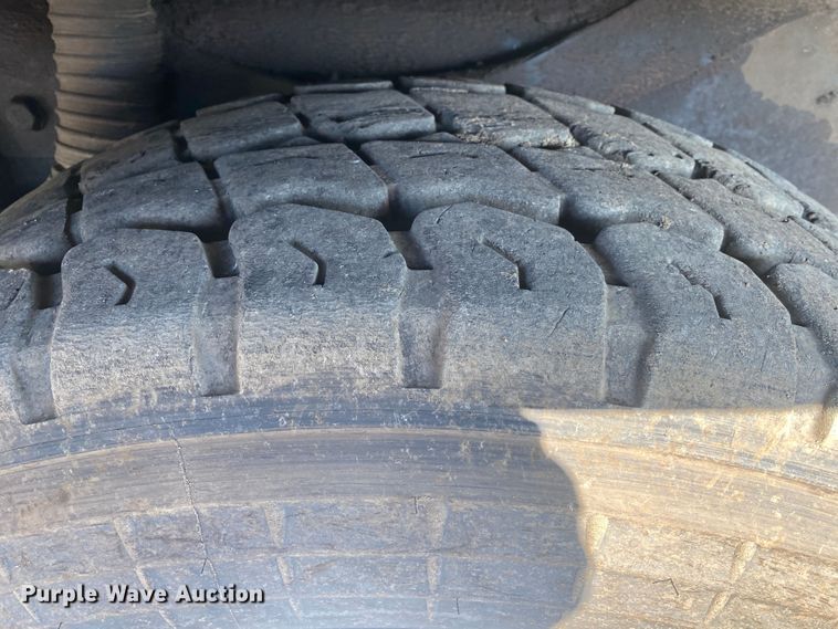 image for item JW9198 2002 Western Star 4900  crane truck