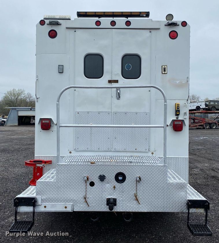 image for item KB9517 2013 Freightliner Business Class M2  utility / service truck