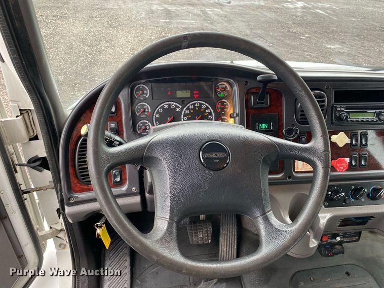 image for item KB9517 2013 Freightliner Business Class M2  utility / service truck