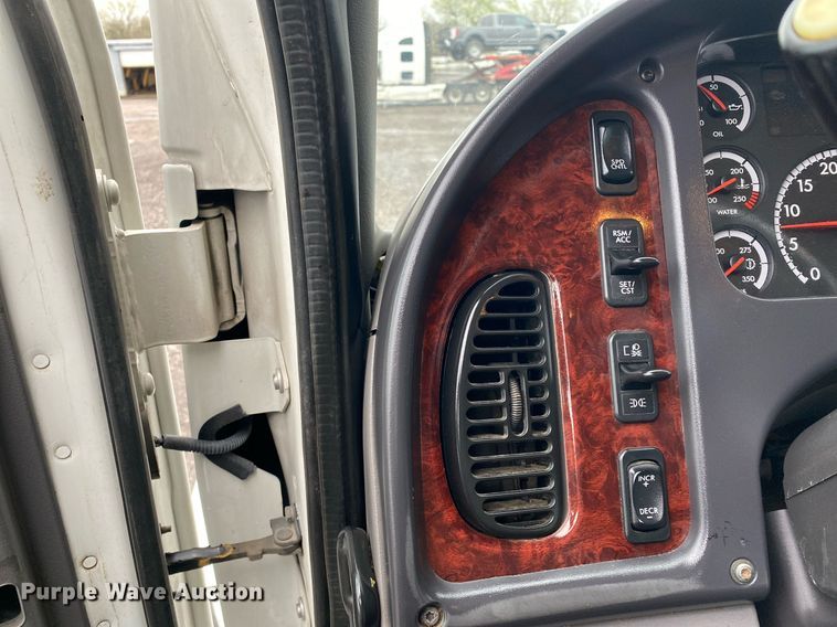 image for item KB9517 2013 Freightliner Business Class M2  utility / service truck