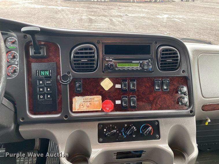 image for item KB9517 2013 Freightliner Business Class M2  utility / service truck