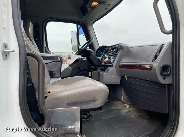 image for item KB9517 2013 Freightliner Business Class M2  utility / service truck