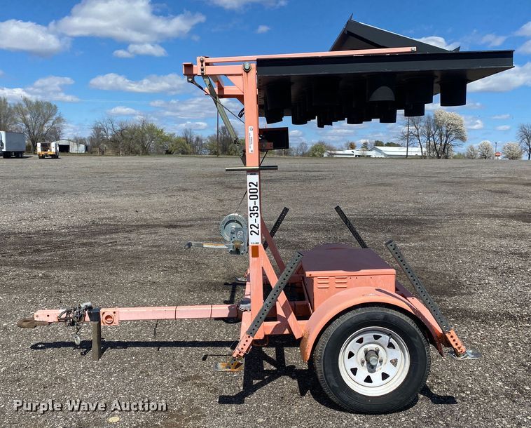 image for item KB9532 2007 Wanco WTSP  arrow board trailer