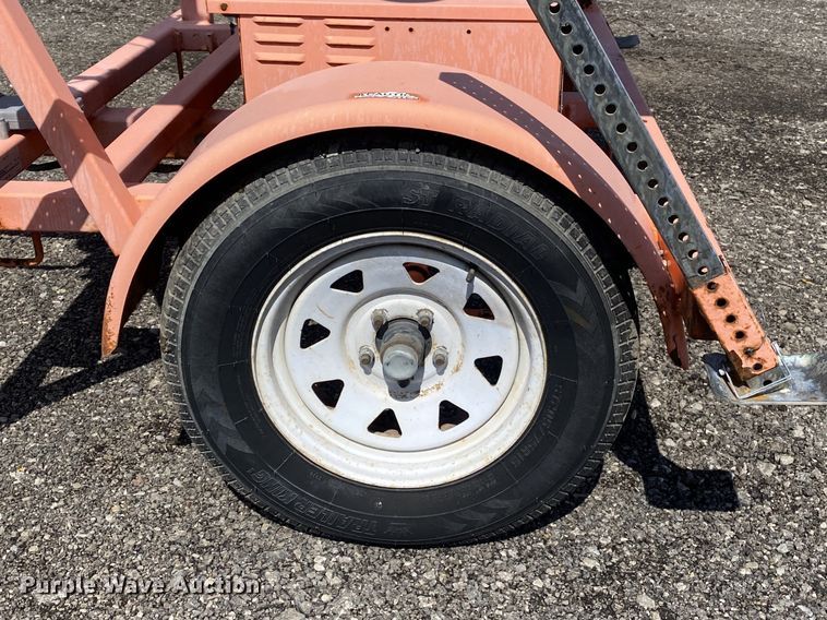 image for item KB9532 2007 Wanco WTSP  arrow board trailer