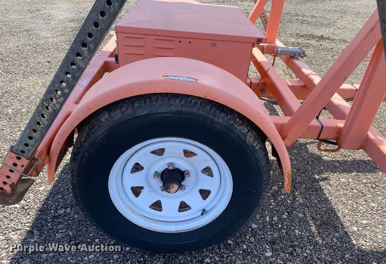 image for item KB9532 2007 Wanco WTSP  arrow board trailer