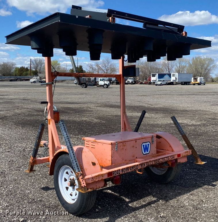 image for item KB9536 2007 Wanco WTSP  arrow board trailer