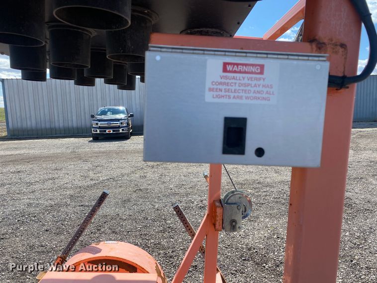 image for item KB9536 2007 Wanco WTSP  arrow board trailer