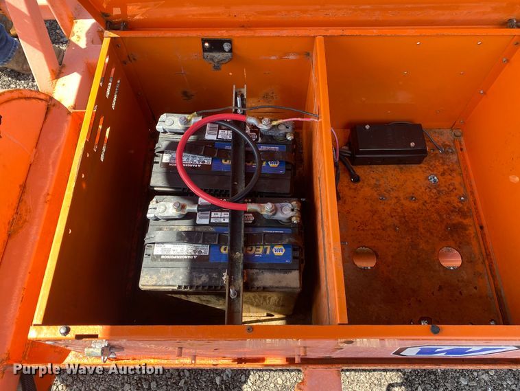 image for item KB9536 2007 Wanco WTSP  arrow board trailer