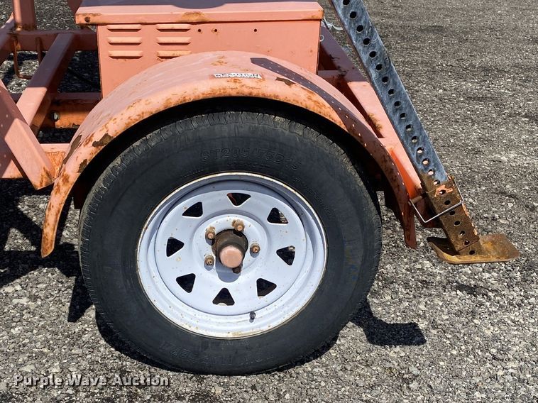 image for item KB9536 2007 Wanco WTSP  arrow board trailer