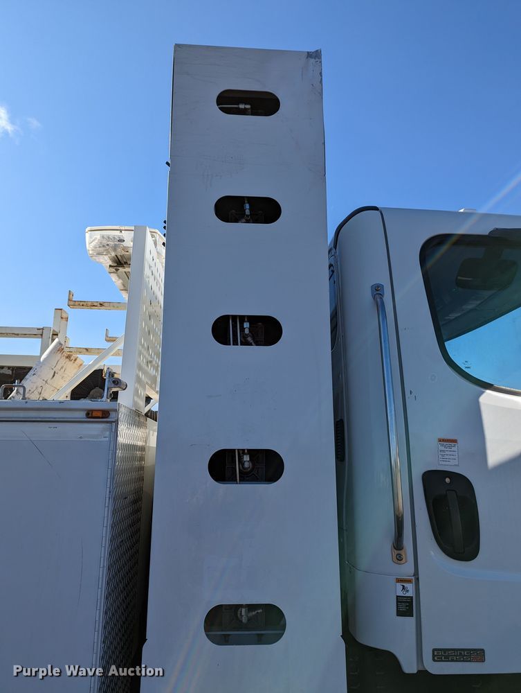 image for item KB9544 2015 Freightliner M2  utility / service truck