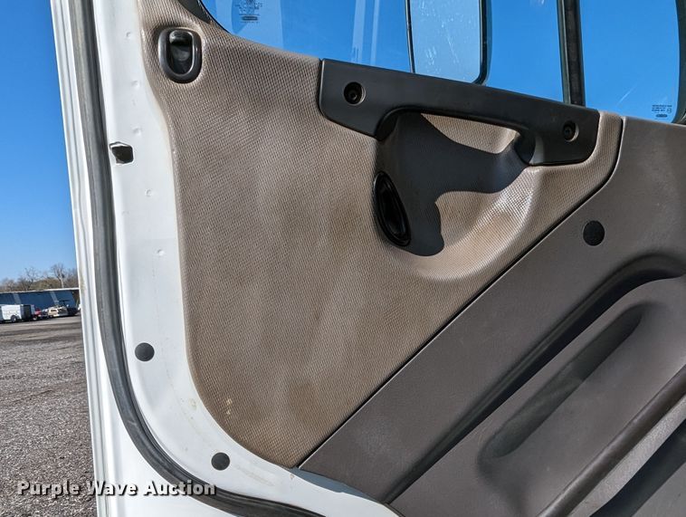 image for item KB9544 2015 Freightliner M2  utility / service truck