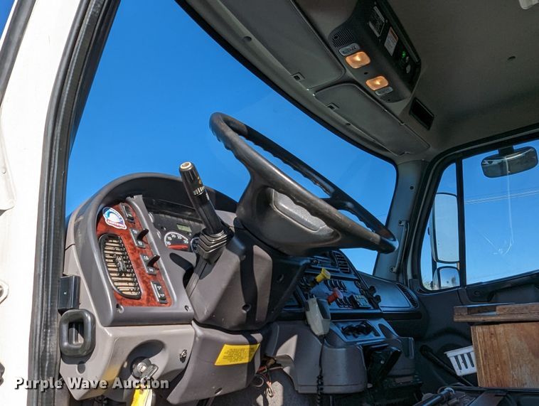 image for item KB9544 2015 Freightliner M2  utility / service truck