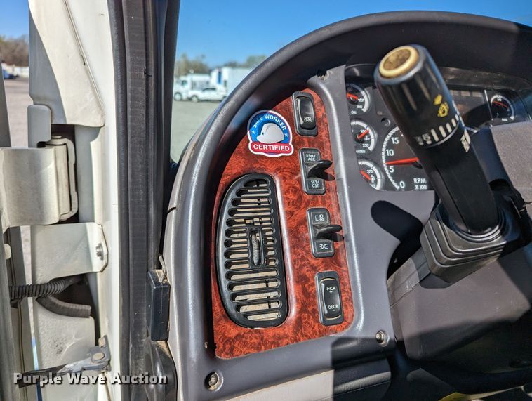 image for item KB9544 2015 Freightliner M2  utility / service truck