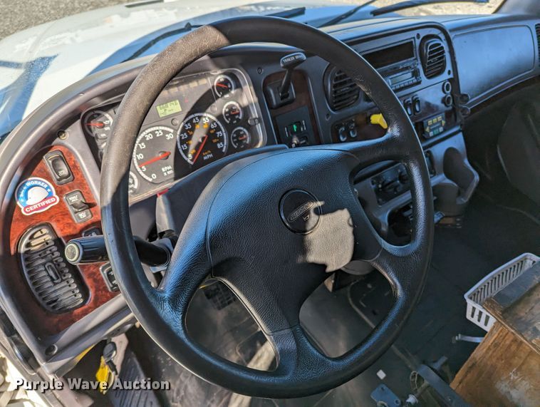 image for item KB9544 2015 Freightliner M2  utility / service truck