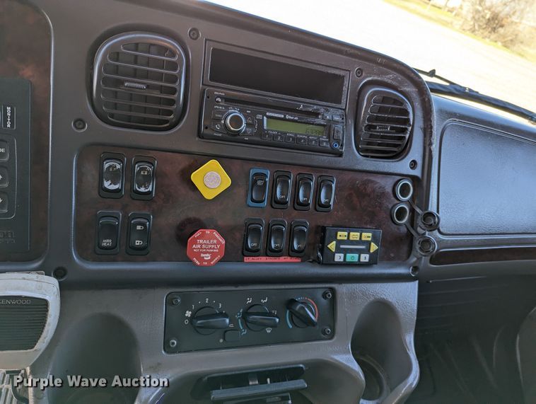 image for item KB9544 2015 Freightliner M2  utility / service truck