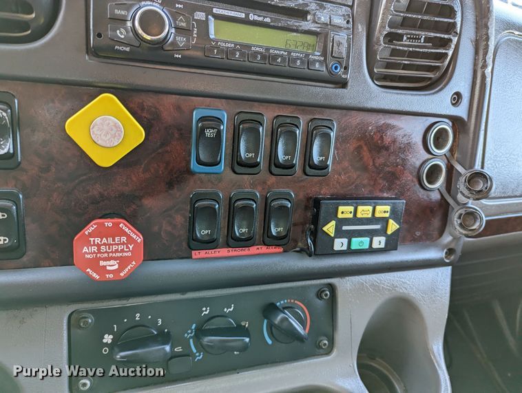 image for item KB9544 2015 Freightliner M2  utility / service truck