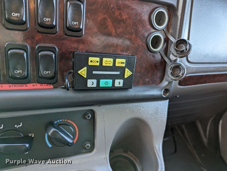 image for item KB9544 2015 Freightliner M2  utility / service truck