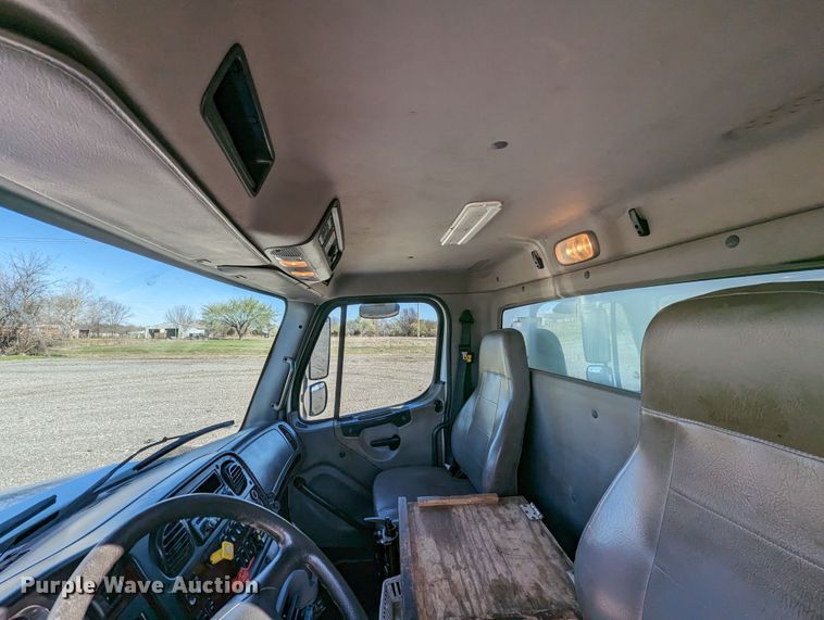 image for item KB9544 2015 Freightliner M2  utility / service truck