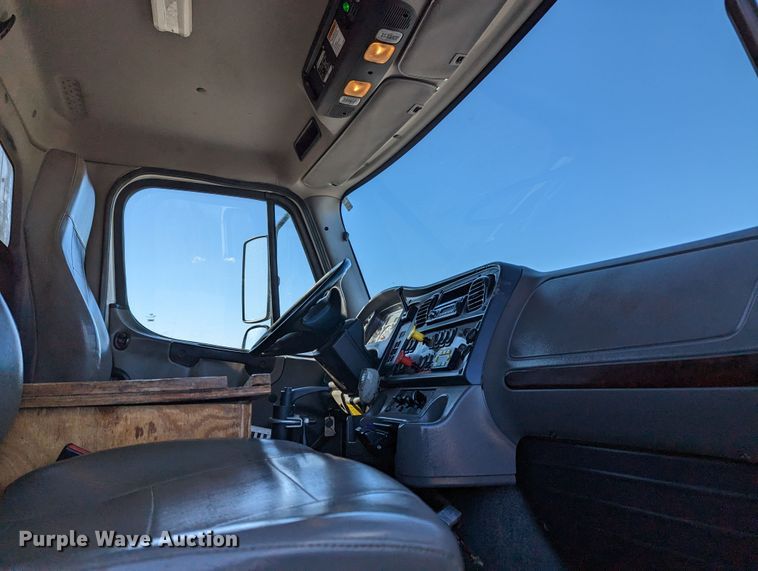 image for item KB9544 2015 Freightliner M2  utility / service truck