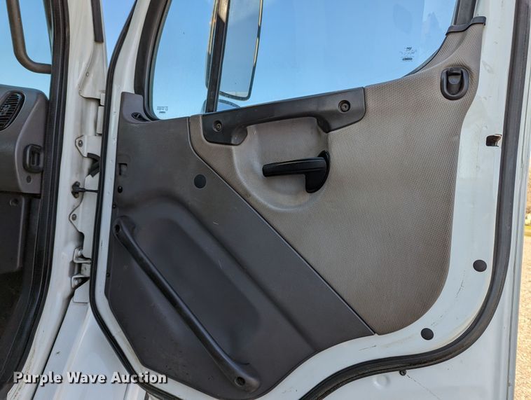 image for item KB9544 2015 Freightliner M2  utility / service truck