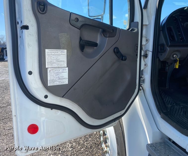 image for item KB9569 2010 Freightliner Business Class M2  utility / service truck