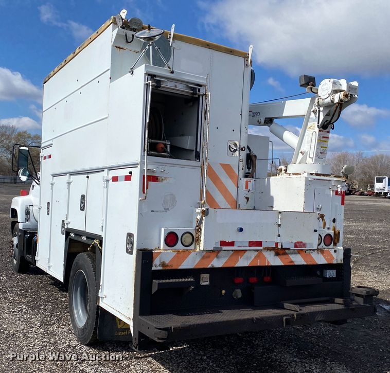 image for item KB9574 1998 GMC C5500  utility / service truck