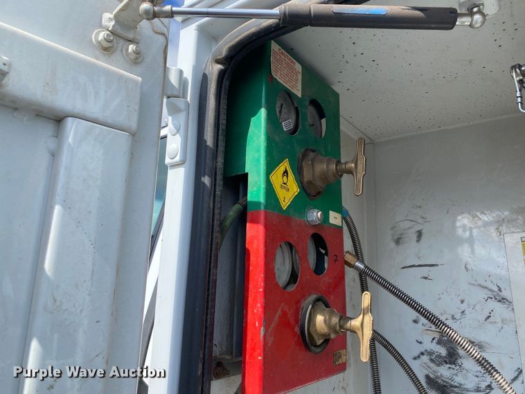 image for item KB9574 1998 GMC C5500  utility / service truck