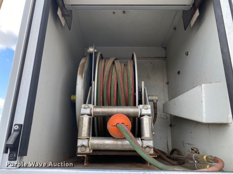 image for item KB9574 1998 GMC C5500  utility / service truck