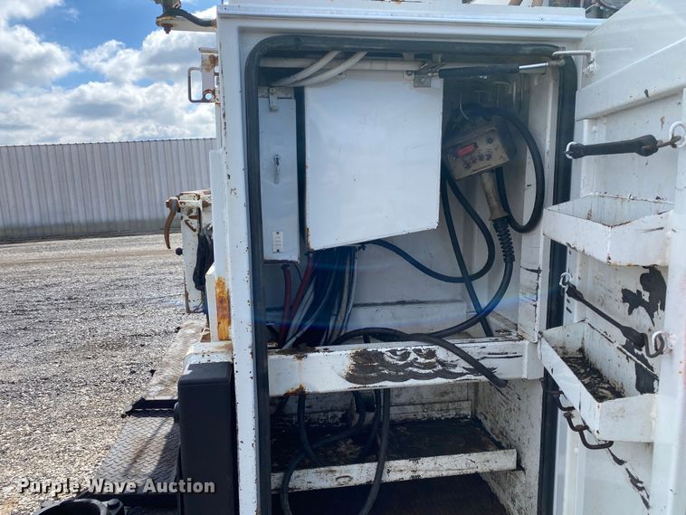 image for item KB9574 1998 GMC C5500  utility / service truck