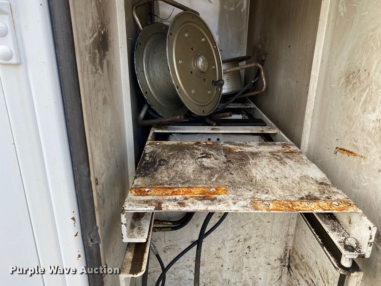 image for item KB9574 1998 GMC C5500  utility / service truck