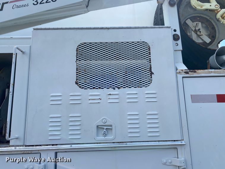 image for item KB9574 1998 GMC C5500  utility / service truck