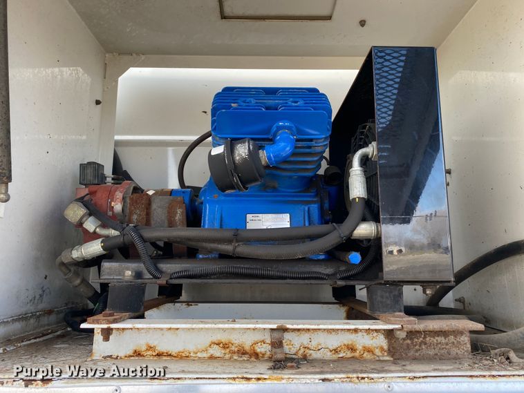 image for item KB9574 1998 GMC C5500  utility / service truck