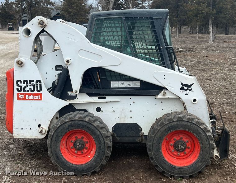 image for item KR9422 2011 Bobcat S250  skid steer loader