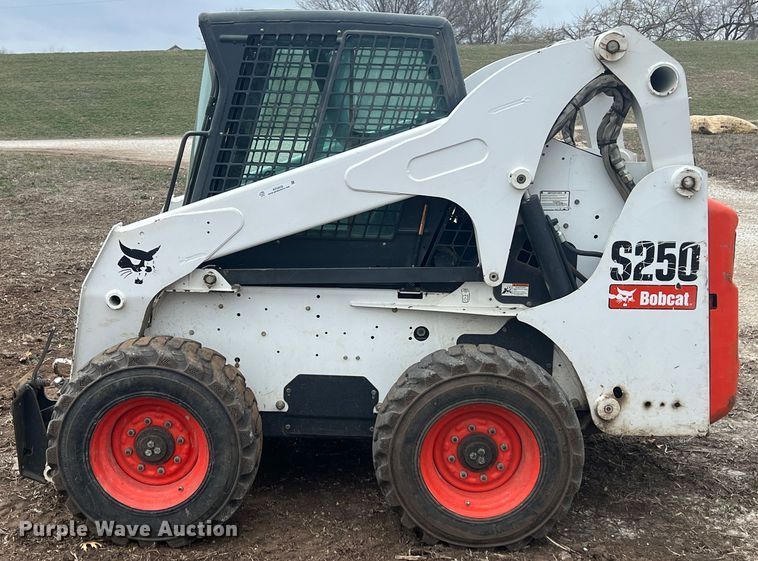 image for item KR9422 2011 Bobcat S250  skid steer loader