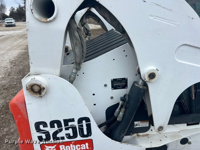 image for item KR9422 2011 Bobcat S250  skid steer loader