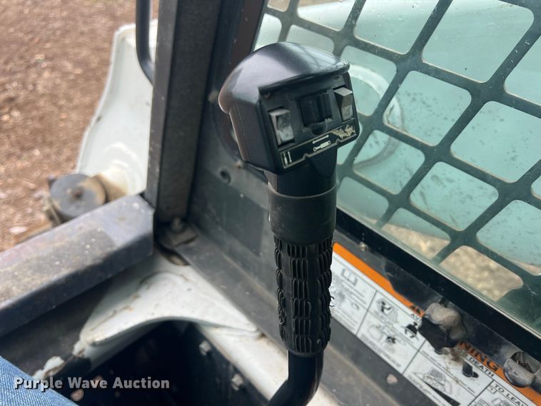 image for item KR9422 2011 Bobcat S250  skid steer loader