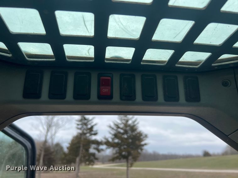 image for item KR9422 2011 Bobcat S250  skid steer loader