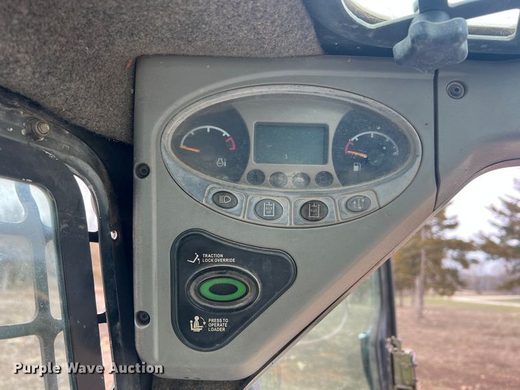 image for item KR9422 2011 Bobcat S250  skid steer loader