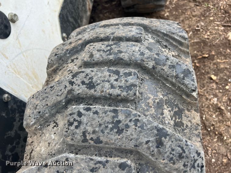 image for item KR9422 2011 Bobcat S250  skid steer loader