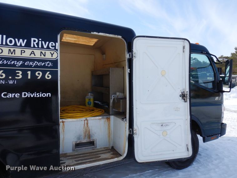 image for item KU9859 2007 Mitsubishi Fuso FE140  sprayer truck