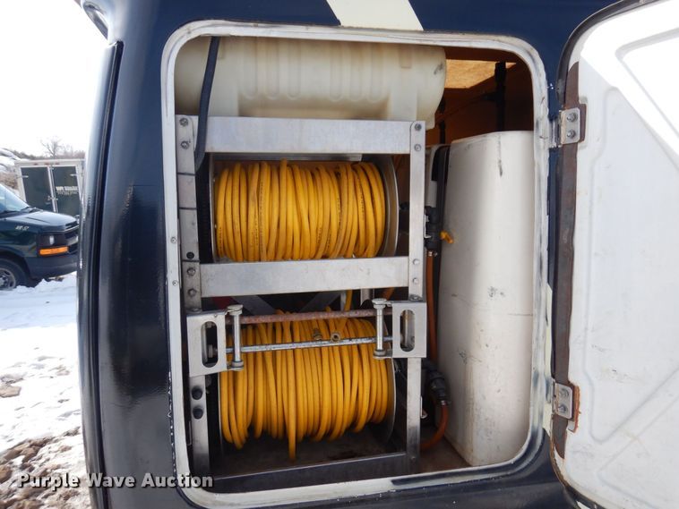 image for item KU9859 2007 Mitsubishi Fuso FE140  sprayer truck