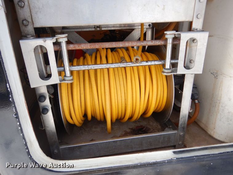 image for item KU9859 2007 Mitsubishi Fuso FE140  sprayer truck