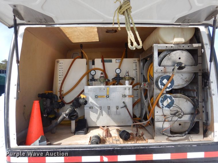 image for item KU9859 2007 Mitsubishi Fuso FE140  sprayer truck