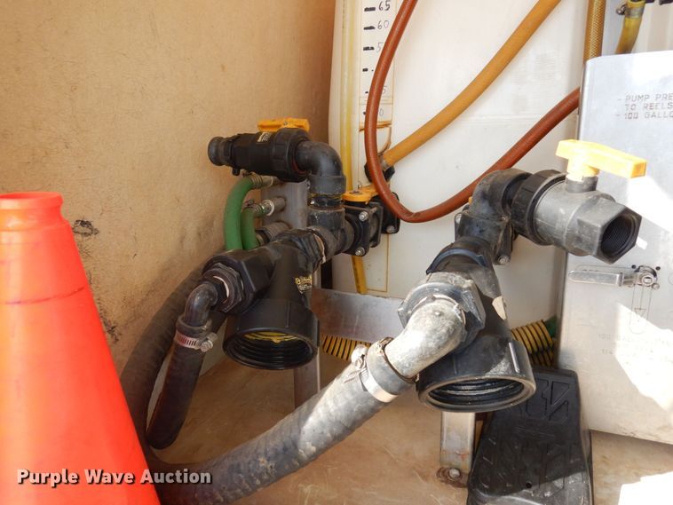 image for item KU9859 2007 Mitsubishi Fuso FE140  sprayer truck