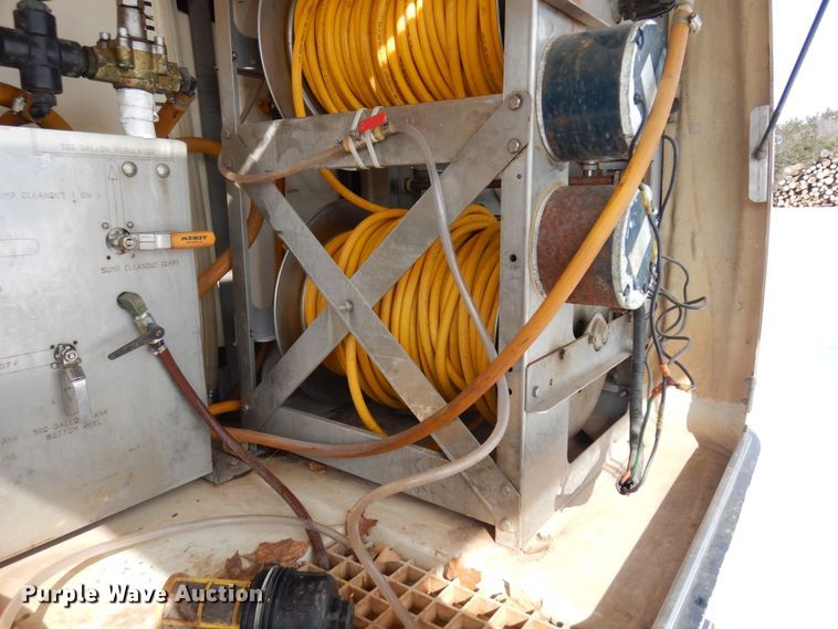 image for item KU9859 2007 Mitsubishi Fuso FE140  sprayer truck