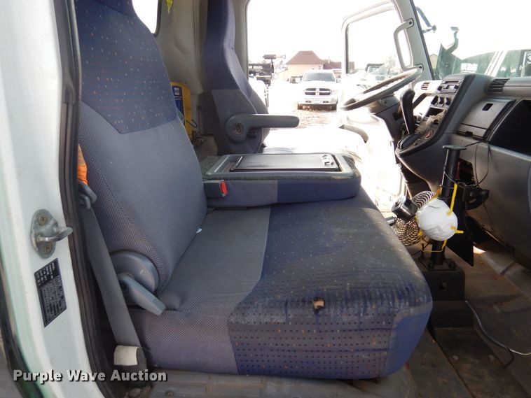 image for item KU9859 2007 Mitsubishi Fuso FE140  sprayer truck